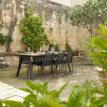 Historic With A Private Pool Mosta