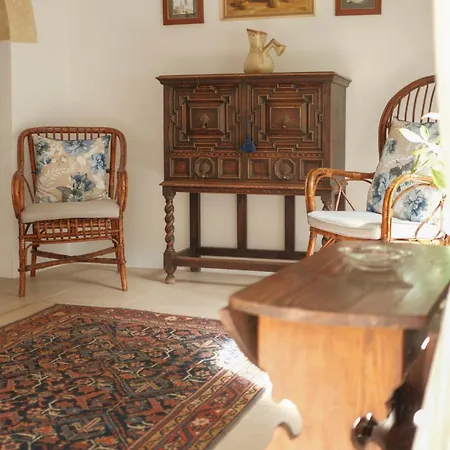Historic With A Private Pool فيلة *