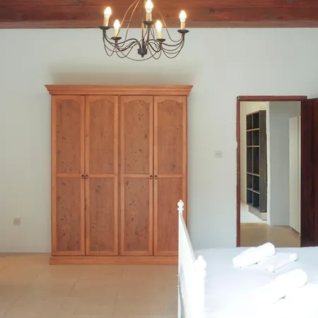 Historic With A Private Pool موستا