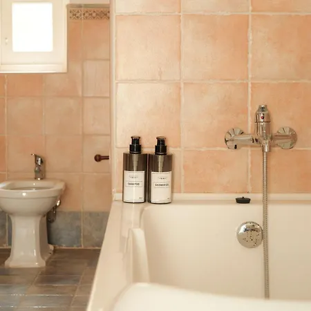 Historic With A Private Pool فيلة *