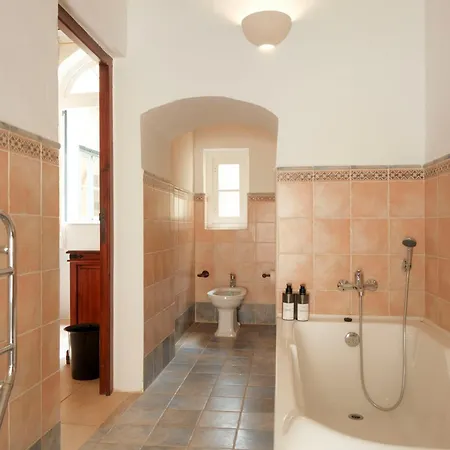 Historic With A Private Pool فيلة موستا
