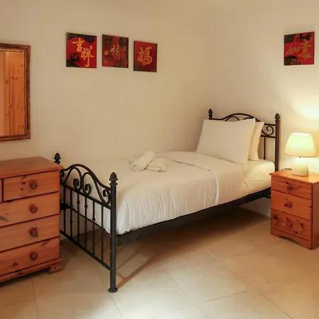 Historic With A Private Pool Mosta