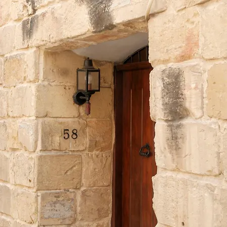 Historic With A Private Pool فيلة *